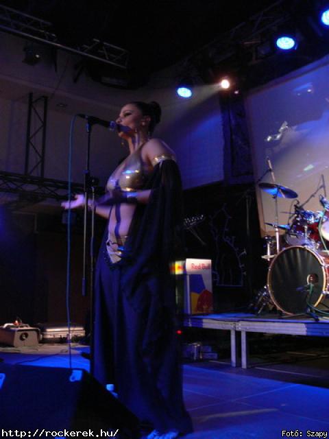  Suburban Neon,  History of heaven,  Sunset,  M-nlkl,  Faded Life,  Entrpia Architektra,  Schoolphoto,  Krhozat,  Dharma - Fot: Szapy