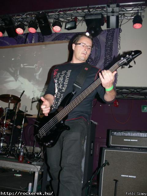  Suburban Neon,  History of heaven,  Sunset,  M-nlkl,  Faded Life,  Entrpia Architektra,  Schoolphoto,  Krhozat,  Dharma - Fot: Szapy