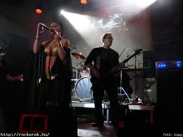  Suburban Neon,  History of heaven,  Sunset,  M-nlkl,  Faded Life,  Entrpia Architektra,  Schoolphoto,  Krhozat,  Dharma - Fot: Szapy