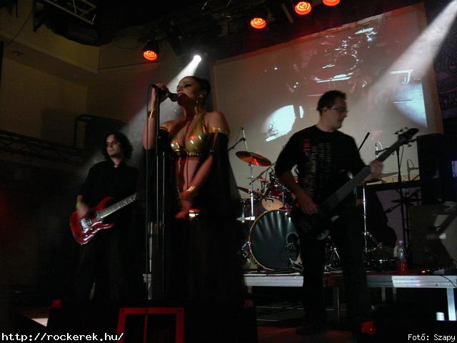  Suburban Neon,  History of heaven,  Sunset,  M-nlkl,  Faded Life,  Entrpia Architektra,  Schoolphoto,  Krhozat,  Dharma - Fot: Szapy