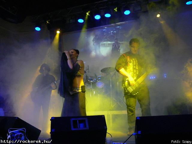  Suburban Neon,  History of heaven,  Sunset,  M-nlkl,  Faded Life,  Entrpia Architektra,  Schoolphoto,  Krhozat,  Dharma - Fot: Szapy