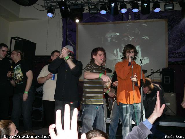  Suburban Neon,  History of heaven,  Sunset,  M-nlkl,  Faded Life,  Entrpia Architektra,  Schoolphoto,  Krhozat,  Dharma - Fot: Szapy