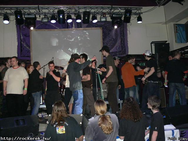  Suburban Neon,  History of heaven,  Sunset,  M-nlkl,  Faded Life,  Entrpia Architektra,  Schoolphoto,  Krhozat,  Dharma - Fot: Szapy