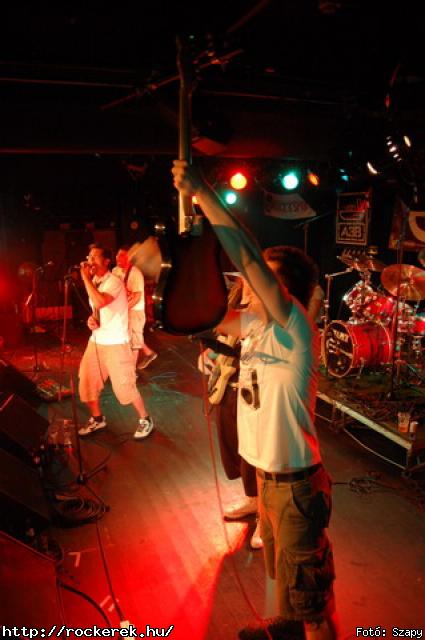  PXR,  Serial No.,  Live Large,  Samsara (A),  Innocent Eyes,  Fekete Pter,  Toscrew,  After School Program,  Novokain,  Schoolphoto,  Overdrive,  Metrosection - Fot: Szapy