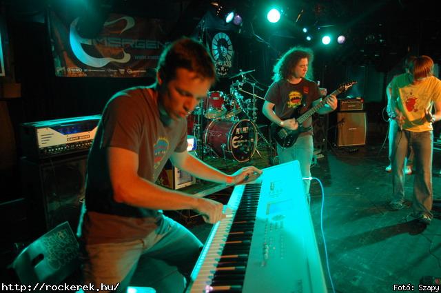  PXR,  Serial No.,  Live Large,  Samsara (A),  Innocent Eyes,  Fekete Pter,  Toscrew,  After School Program,  Novokain,  Schoolphoto,  Overdrive,  Metrosection - Fot: Szapy