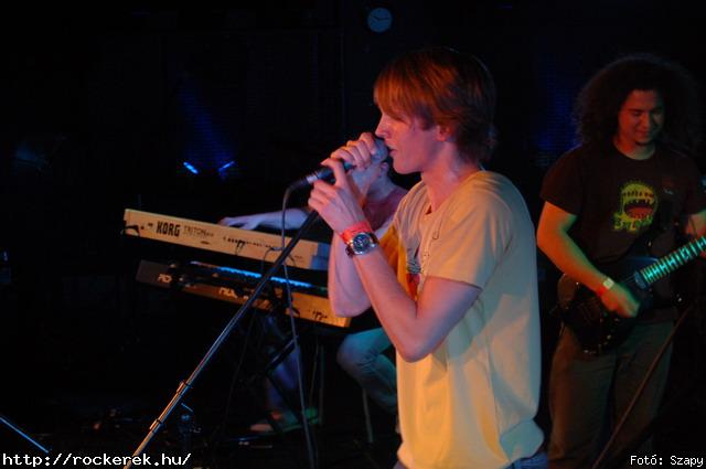  PXR,  Serial No.,  Live Large,  Samsara (A),  Innocent Eyes,  Fekete Pter,  Toscrew,  After School Program,  Novokain,  Schoolphoto,  Overdrive,  Metrosection - Fot: Szapy