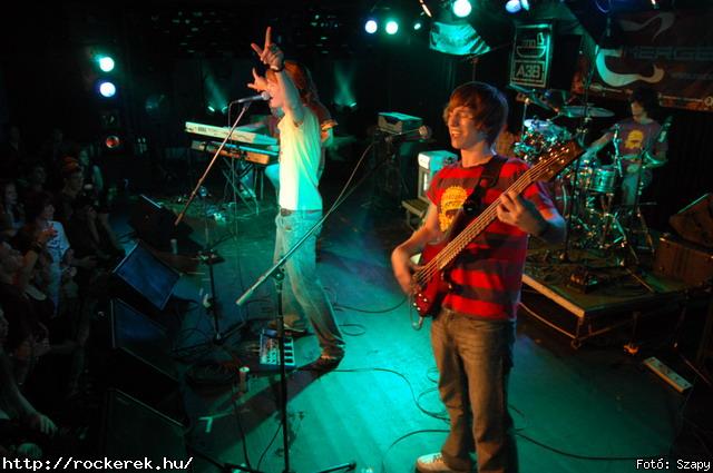  PXR,  Serial No.,  Live Large,  Samsara (A),  Innocent Eyes,  Fekete Pter,  Toscrew,  After School Program,  Novokain,  Schoolphoto,  Overdrive,  Metrosection - Fot: Szapy