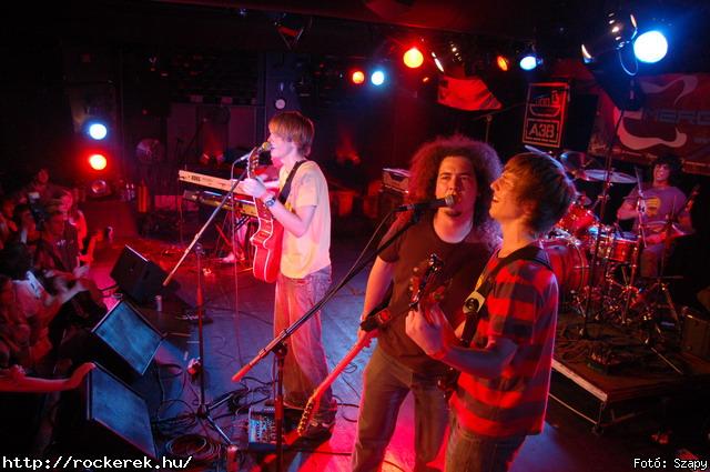  PXR,  Serial No.,  Live Large,  Samsara (A),  Innocent Eyes,  Fekete Pter,  Toscrew,  After School Program,  Novokain,  Schoolphoto,  Overdrive,  Metrosection - Fot: Szapy