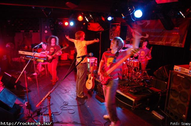  PXR,  Serial No.,  Live Large,  Samsara (A),  Innocent Eyes,  Fekete Pter,  Toscrew,  After School Program,  Novokain,  Schoolphoto,  Overdrive,  Metrosection - Fot: Szapy