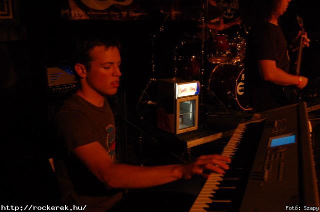  PXR,  Serial No.,  Live Large,  Samsara (A),  Innocent Eyes,  Fekete Pter,  Toscrew,  After School Program,  Novokain,  Schoolphoto,  Overdrive,  Metrosection - Fot: Szapy