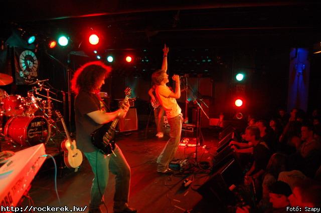  PXR,  Serial No.,  Live Large,  Samsara (A),  Innocent Eyes,  Fekete Pter,  Toscrew,  After School Program,  Novokain,  Schoolphoto,  Overdrive,  Metrosection - Fot: Szapy