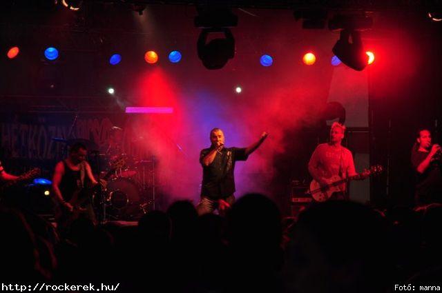  Rme Vrzik,  Watch My Dying,  Kalapcs,  Rudn Joe,  HtkznaPI CSAldsok, Nevergreen,  Moby Dick,  Bloody Roots - Fot: manna