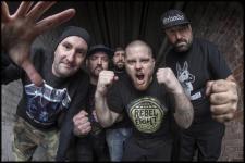 A Hatebreed s mg kt hardcore csapat is fellp a Parkway Drive eltt az Arnban