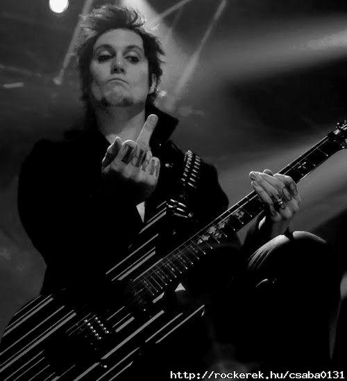 a7x-avenged-sevenfold-black-and-white-synyster-gates-Favim.com-409887_large