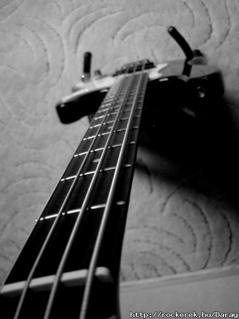 A basszusgitrom. Szeretem :).