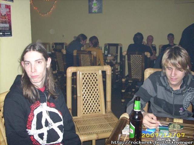 n (2007. December 7.), rszegen, punkkoncerten (Anarchis plban) mellettem kos