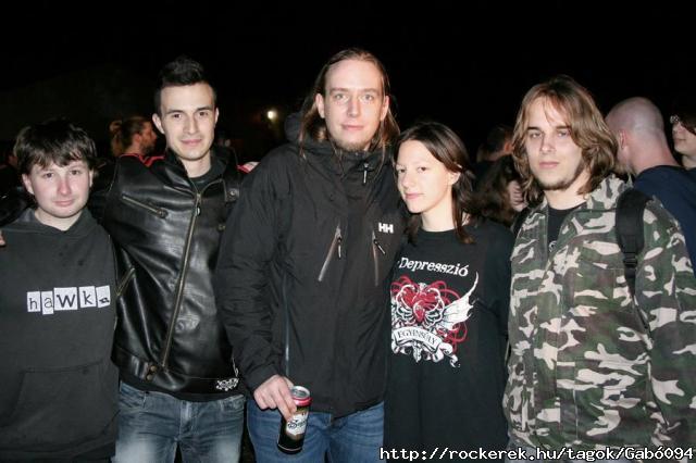 Kzpen nagy megtiszteltetsre Halsz Fernec,a Depresszi nekese! :) Metal Liget 2013