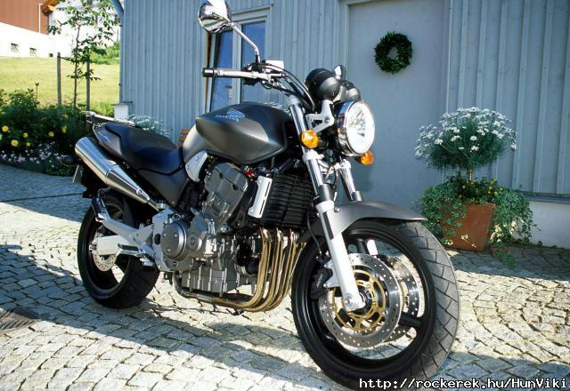 Honda_Hornet_900_4