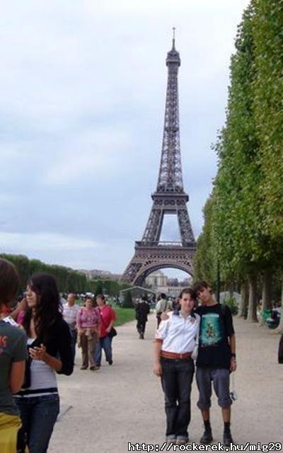 Zsu meg n Eifel-toronynl