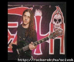 Chuck Schuldiner, akinek ksznm, hogy megalkotta: a Voice of Soul-t, ha hallgatom mindg a srs kerlget. Na j nagybl mindenki neki ksznhet mindent, amiben hrgnek.:-)