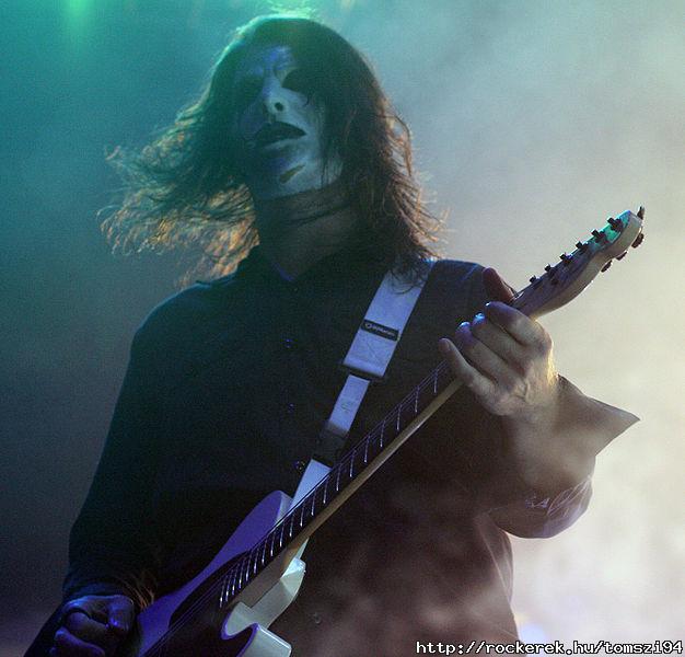 626px-Jim_Root_at_Mayhem_Fest_2