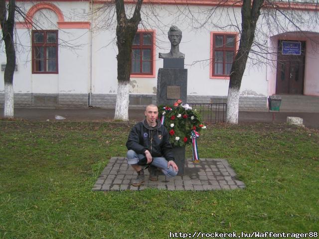 Petofi szobor Jombolyan a szerb hatarnal