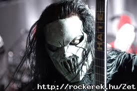 az egyik kedvenc gitrosom(slipknot)