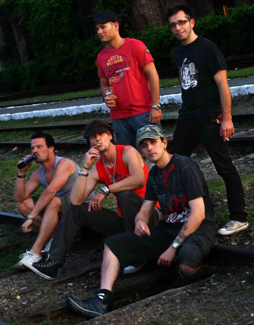 1544.dirtylittlethingsvelvetrevolvertributeband.band.jpg