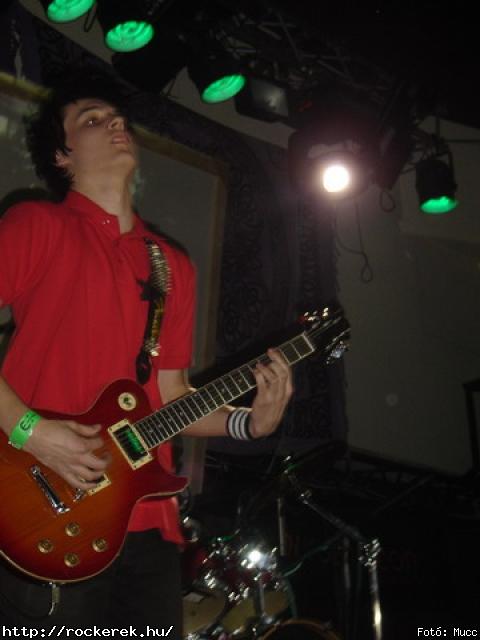  Suburban Neon,  History of heaven,  Sunset,  M-nlkl,  Faded Life,  Entrpia Architektra,  Schoolphoto,  Krhozat,  Dharma - Fot: Mucc