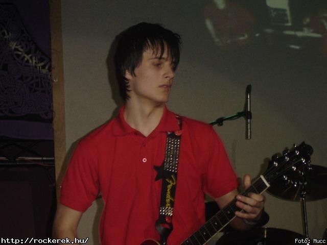  Suburban Neon,  History of heaven,  Sunset,  M-nlkl,  Faded Life,  Entrpia Architektra,  Schoolphoto,  Krhozat,  Dharma - Fot: Mucc