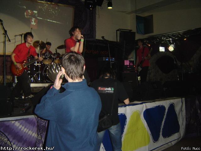  Suburban Neon,  History of heaven,  Sunset,  M-nlkl,  Faded Life,  Entrpia Architektra,  Schoolphoto,  Krhozat,  Dharma - Fot: Mucc