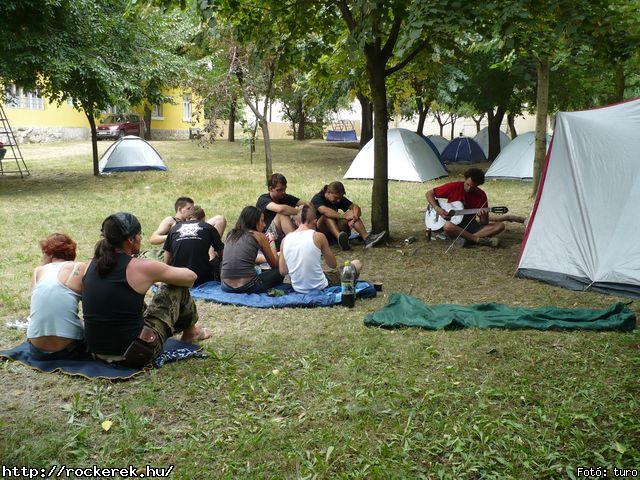  Cadaveres, Depresszi, Holtid, Insane, Macskanadrg, Pokolgp, Tankcsapda - Fot: turo