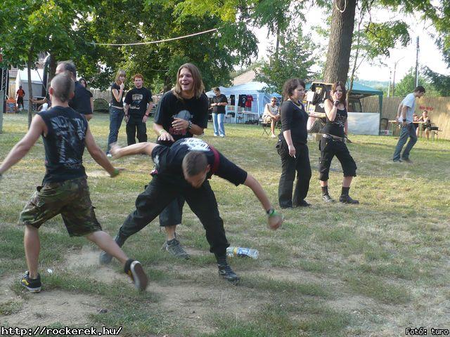  Cadaveres, Depresszi, Holtid, Insane, Macskanadrg, Pokolgp, Tankcsapda - Fot: turo