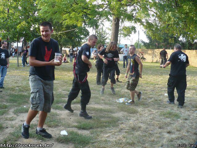  Cadaveres, Depresszi, Holtid, Insane, Macskanadrg, Pokolgp, Tankcsapda - Fot: turo