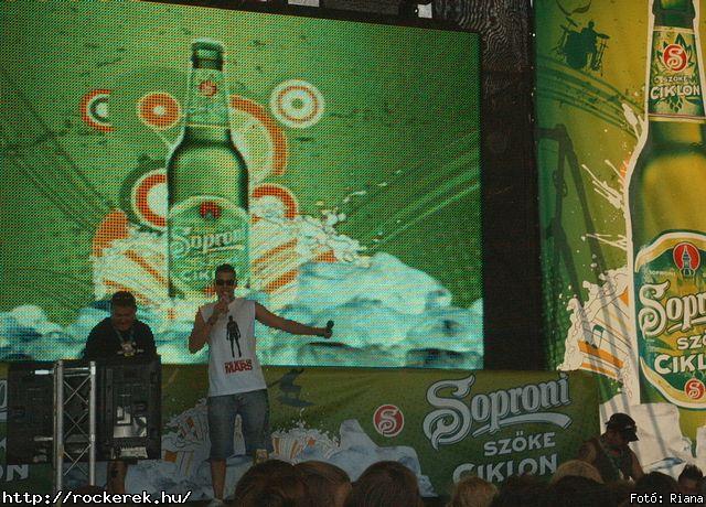  30y, A Kutya Vacsorja, After Crying, Alvin s A Mkusok, Amber Smith, Anselmo Crew, Blga, Che Sudaka, Dalriada, Delinquent Habits, Depresszi, Drawing, Edda, Erik Sumo Band, Feeling, Fine Cut Bodies, Franz Ferdinand, Gerends Pter, Gonzo, Gz Rzsk, Heaven Street Seven, Hollywoodoo, Hsk, Juice, Kistehn Tnczenekar, Kolin, Magashegyi Underground, Magna Cum Laude, Marilyn Manson, Mtys Attila Band, Sepultura, Singas Project, Strokes tegyttes, Takts Tams Dirty Blues Band, Tankcsapda, Tesco Disco - Fot: Riana
