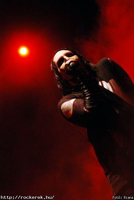  30y, A Kutya Vacsorja, After Crying, Alvin s A Mkusok, Amber Smith, Anselmo Crew, Blga, Che Sudaka, Dalriada, Delinquent Habits, Depresszi, Drawing, Edda, Erik Sumo Band, Feeling, Fine Cut Bodies, Franz Ferdinand, Gerends Pter, Gonzo, Gz Rzsk, Heaven Street Seven, Hollywoodoo, Hsk, Juice, Kistehn Tnczenekar, Kolin, Magashegyi Underground, Magna Cum Laude, Marilyn Manson, Mtys Attila Band, Sepultura, Singas Project, Strokes tegyttes, Takts Tams Dirty Blues Band, Tankcsapda, Tesco Disco - Fot: Riana