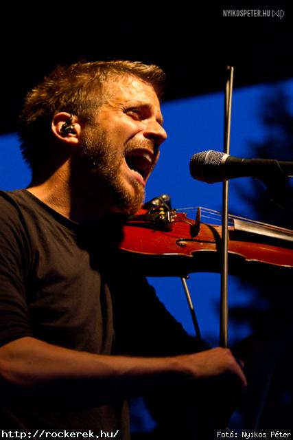  Multikulturlis egyveleg ami elrept az Egyeslt Kirlysgtl Litvniig a 2011-es Volt fesztivl szerdai napjrl. Asian Dub Foundation (UK),  Baltic Balkan (LTU),  Szab Balzs Band,  Emir Kusturica & The No Smoking Orkestra (SRB),  koncert fotk zls szerint. - Fot: Nyikos Pter