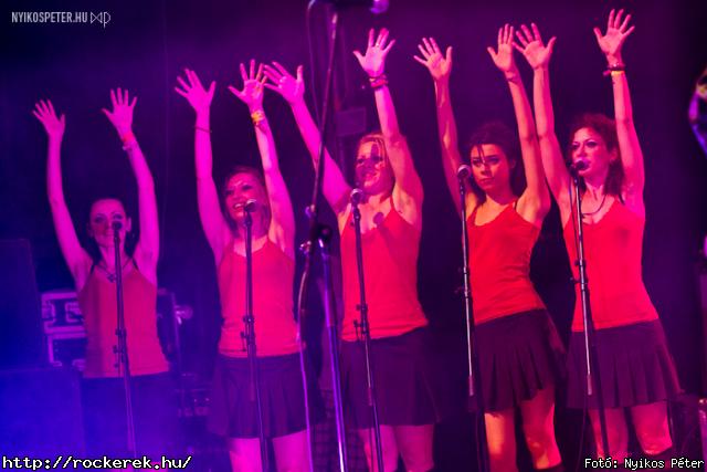  Multikulturlis egyveleg ami elrept az Egyeslt Kirlysgtl Litvniig a 2011-es Volt fesztivl szerdai napjrl. Asian Dub Foundation (UK),  Baltic Balkan (LTU),  Szab Balzs Band,  Emir Kusturica & The No Smoking Orkestra (SRB),  koncert fotk zls szerint. - Fot: Nyikos Pter