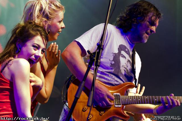  Multikulturlis egyveleg ami elrept az Egyeslt Kirlysgtl Litvniig a 2011-es Volt fesztivl szerdai napjrl. Asian Dub Foundation (UK),  Baltic Balkan (LTU),  Szab Balzs Band,  Emir Kusturica & The No Smoking Orkestra (SRB),  koncert fotk zls szerint. - Fot: Nyikos Pter
