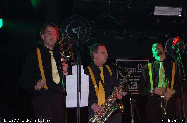  Yellow Spots,  Flash,  Timur Lenk,  Kovbojok - Fot: Sharleen