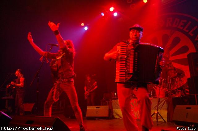  Gogol Bordello,  Skindred - Fot: Szapy
