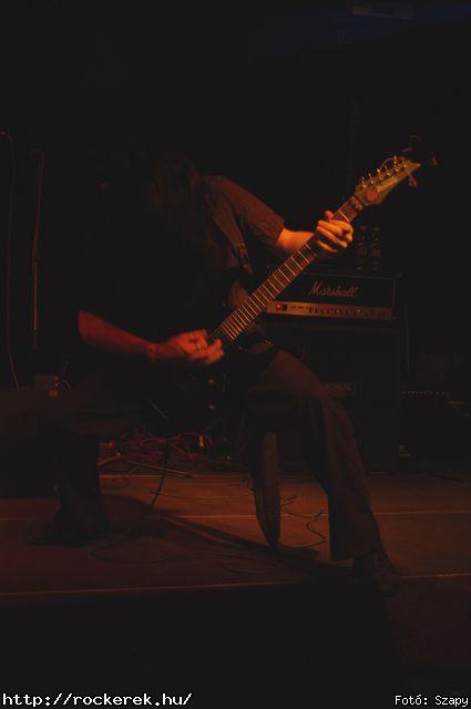  Dharma,  Gyngyvr - Fot: Szapy