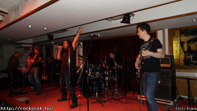  Bon Scott-re emlkezve megannyi hazai zensz - Fot: Riana