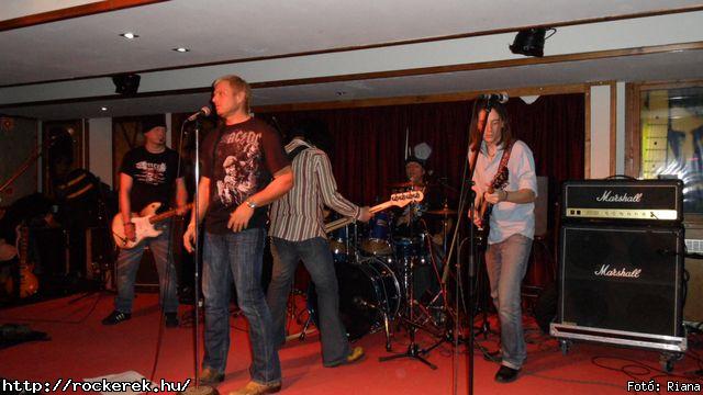  Bon Scott-re emlkezve megannyi hazai zensz - Fot: Riana
