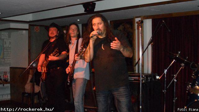  Bon Scott-re emlkezve megannyi hazai zensz - Fot: Riana