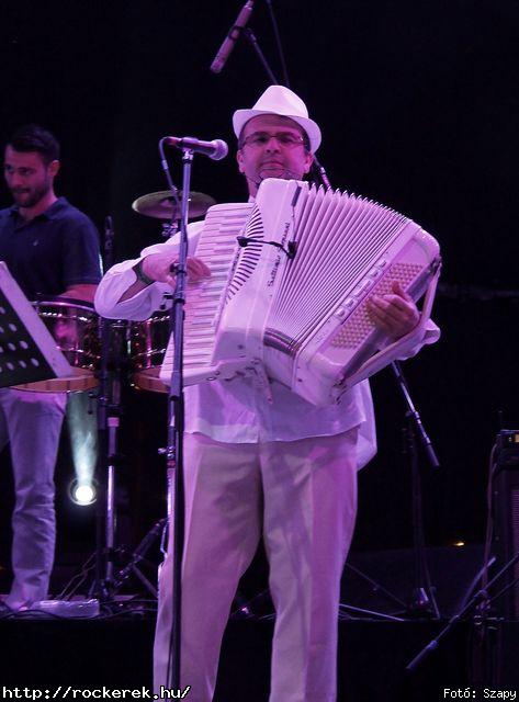  Emir Kusturica & The No Smoking Orchestra - Fot: Szapy