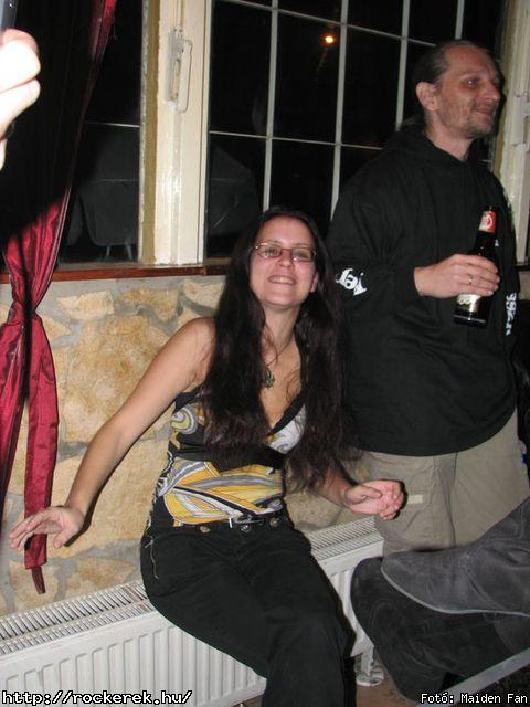  Tzmadr akusztikus,  Leslie McKlasky - Fot: Maiden Fan