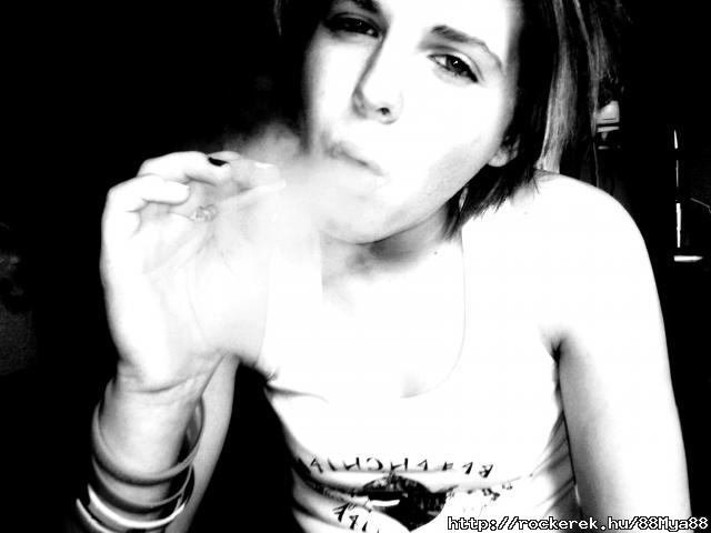 Egy j szl cigaretta : D