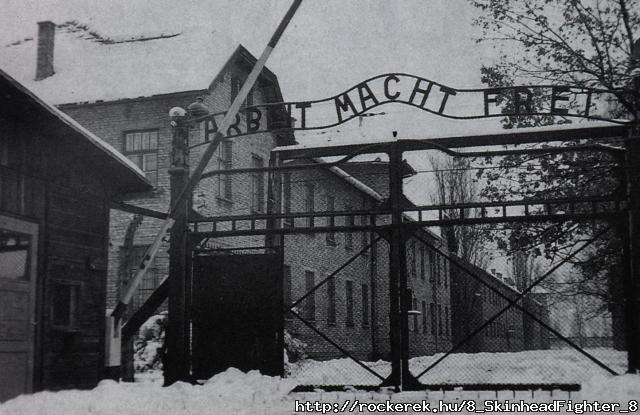 entrance%20to%20aushwitz