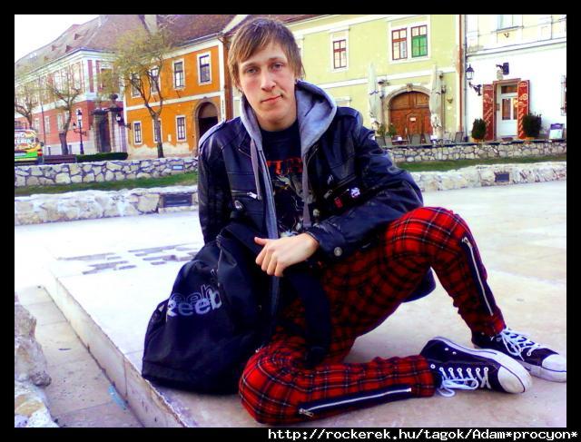 Egy kicsi punk a tren ldglt kzpen